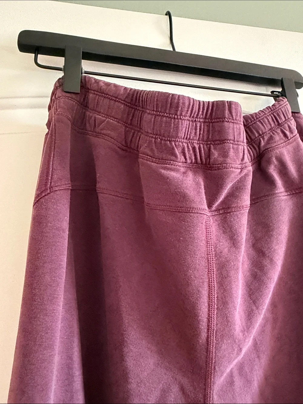 Lululemon W 16 - Dark Purple Joggers - Sweatpants with Drawstring Waist
